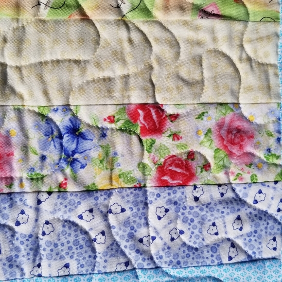 Homemade blue floral machine quilt lap blanket 52x63 inches - Picture 5 of 9